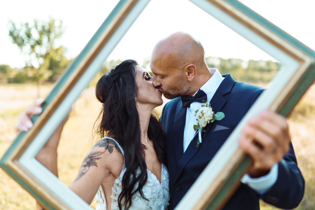 Kiss, Wedding Couple, Frame