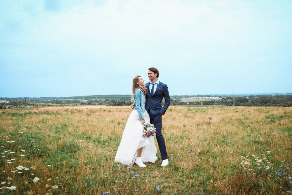 Wedding couple, Newlyweds, portrait, field